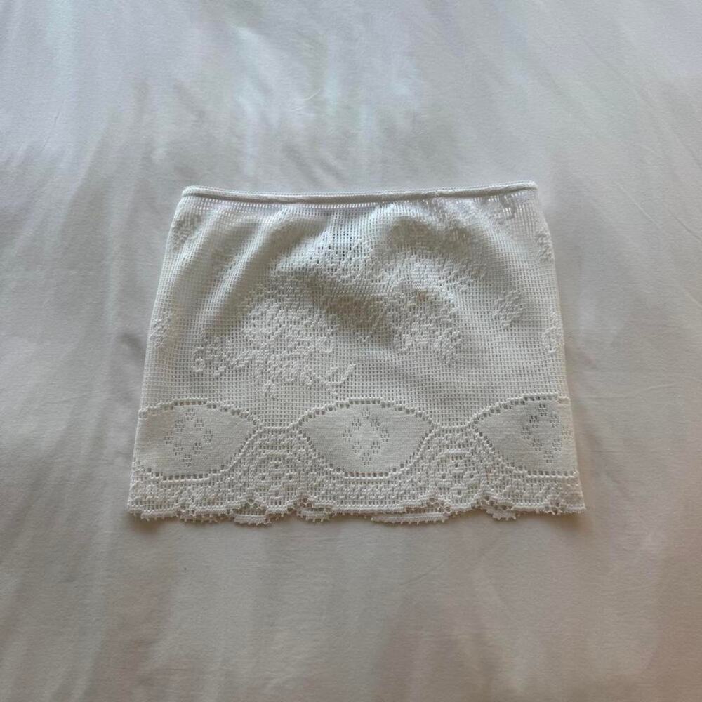 With jean belinda skirt in white lace